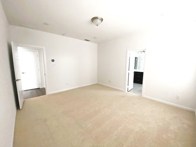 Master Bedroom - 621 Hummingbird Dr