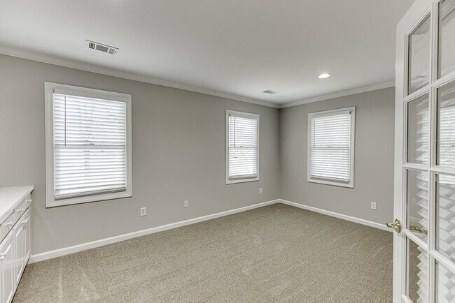 Building Photo - 9345 Riverclub Pkwy