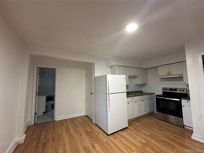 Building Photo - 17 Church St