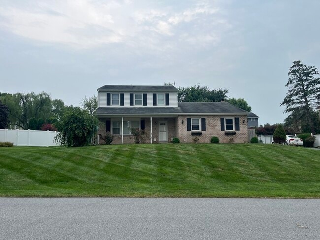 Building Photo - 2440 Douglas Dr