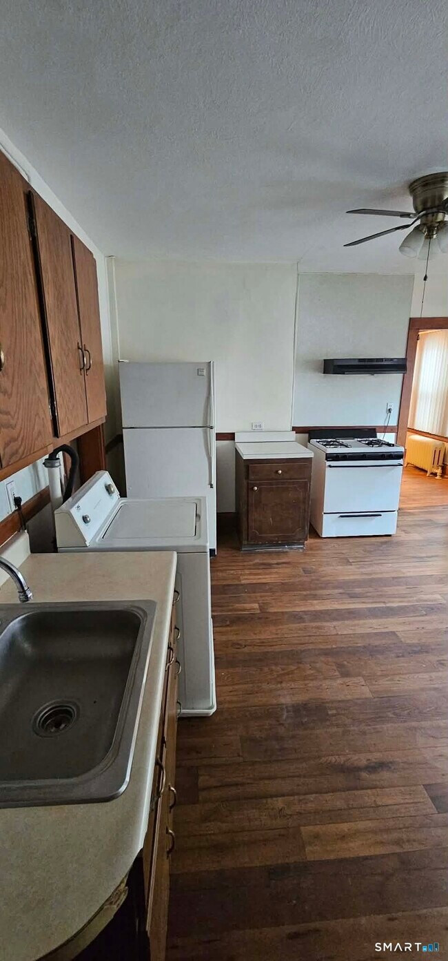 Building Photo - 63 Brooklawn St