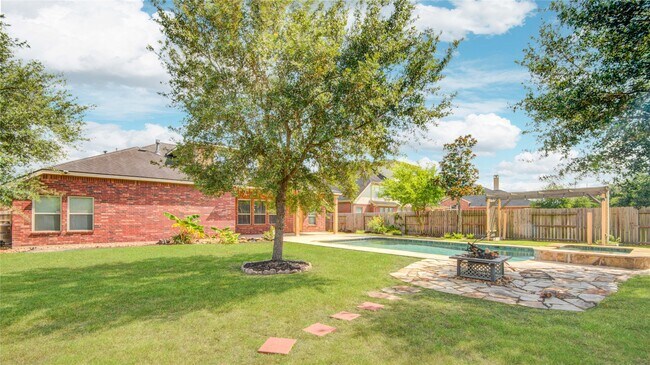 Building Photo - 2422 Monarch Terrace Dr
