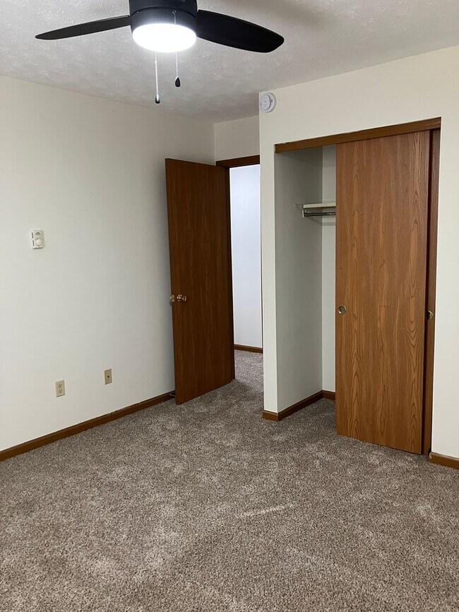 Building Photo - 2 Bedroom & 1.5 Bath Townhome with Garage ...