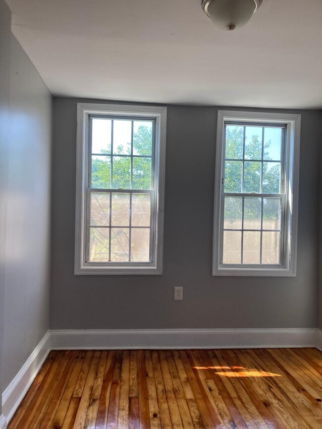 Building Photo - 2311 Lauretta Ave