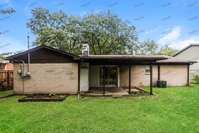Building Photo - 3848 Richelieu Rd