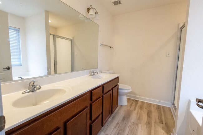 Building Photo - 956 Iron Bridge Dr