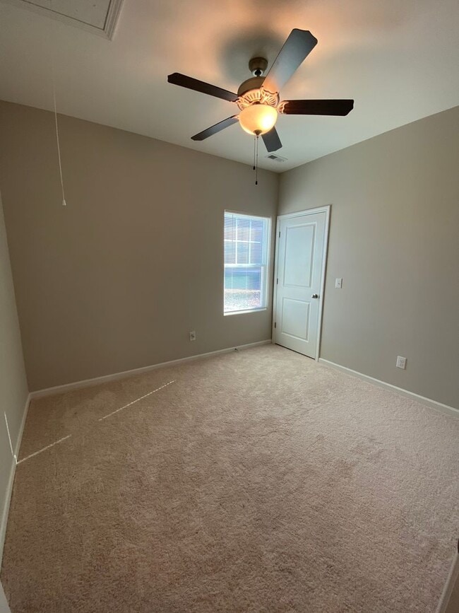 Building Photo - One level 3 bedroom 2 bath home