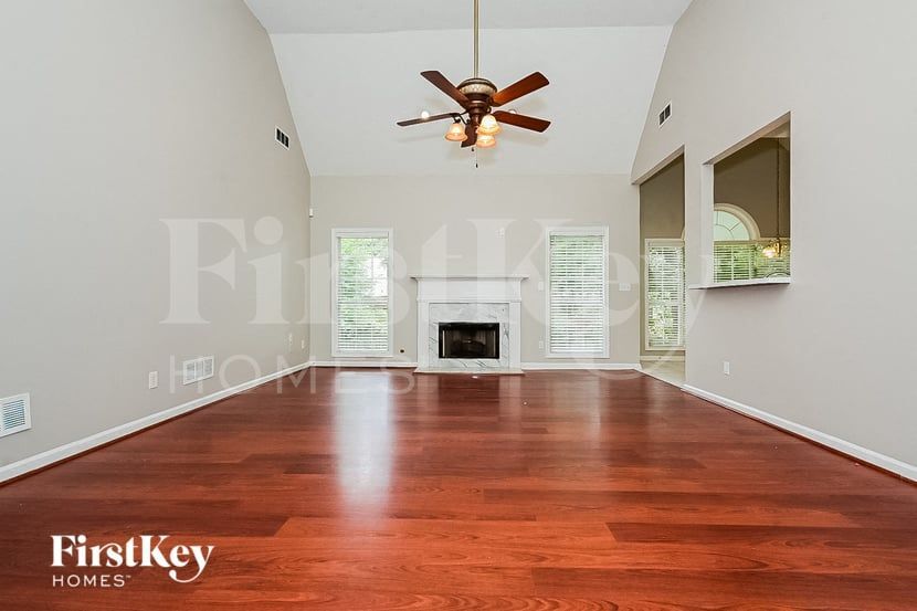 Building Photo - 115 Willow Hill Ln