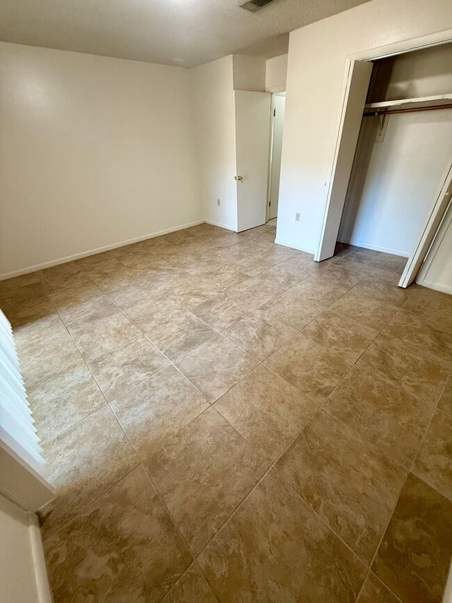 Building Photo - 153 Scottwood Dr SE