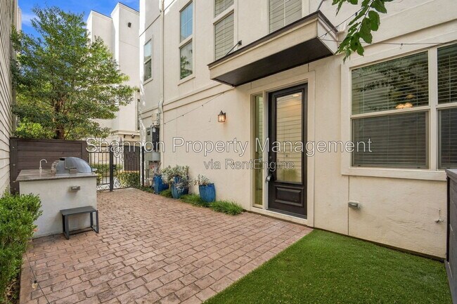 Building Photo - 1108 Peveto St