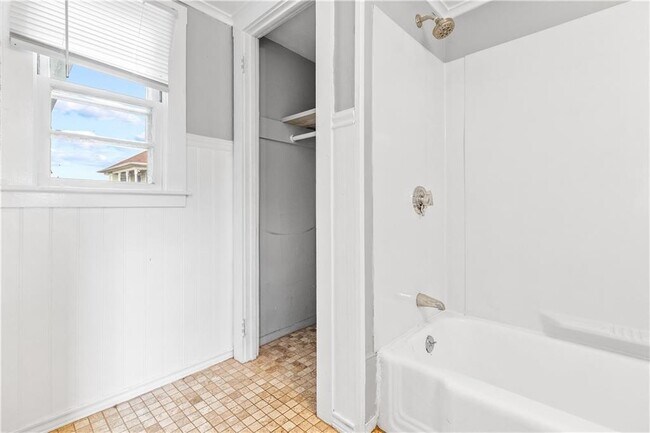 Building Photo - 291 Maple Ave