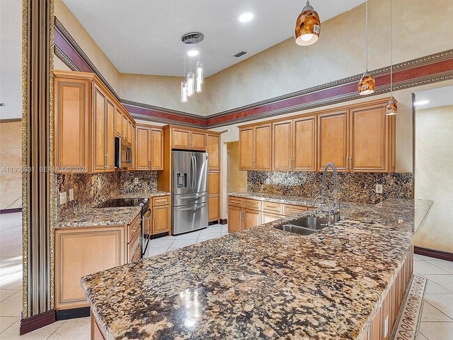 Building Photo - 931 SW 150th Ave