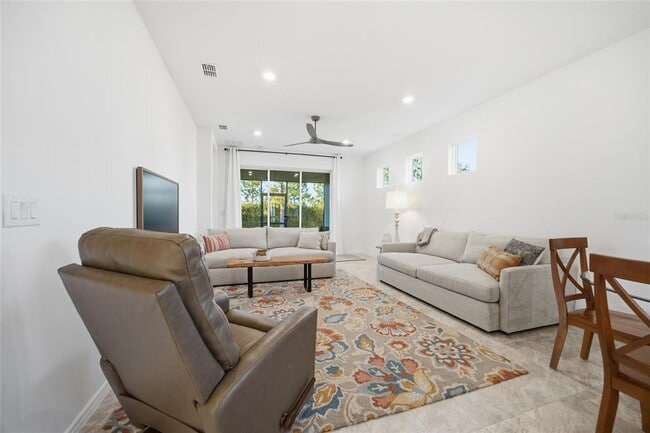 Building Photo - 6176 SW 93rd Ave