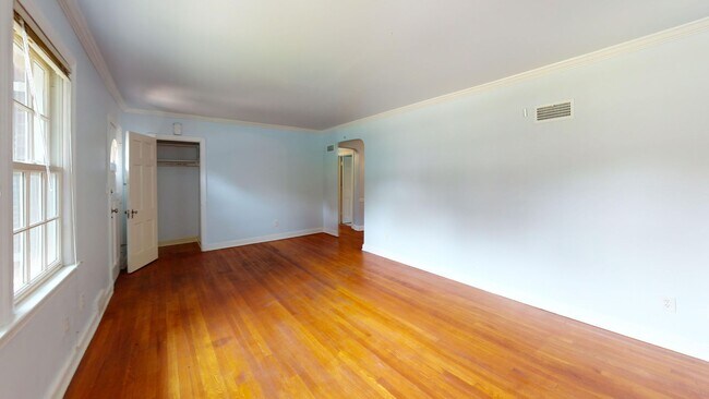 Building Photo - Spacious Three Bedroom Silver Spring House...