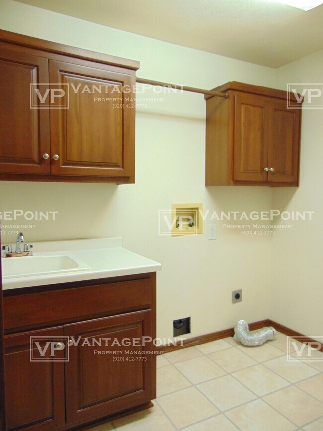 Building Photo - 1482 Parkway Dr