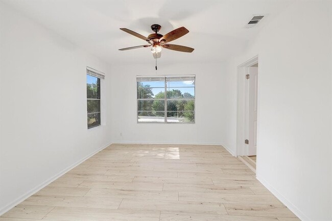 Building Photo - 18502 E Lakeview Dr