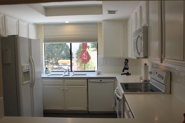 Building Photo - 36 El Toro Dr