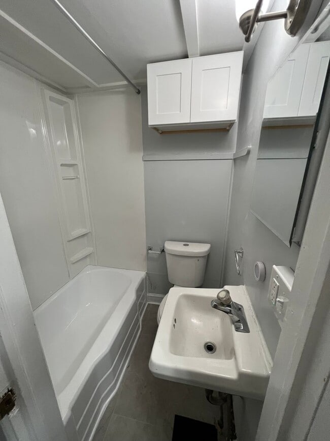 Building Photo - Modern, Cozy 1 Bedroom & 1 Bathroom Home!