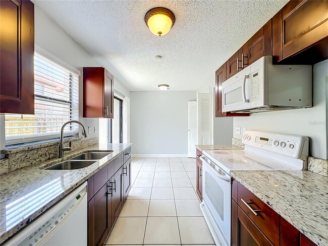 Building Photo - 1604 Little Falls Cir