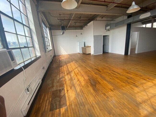 Building Photo - 1501 Kemper St