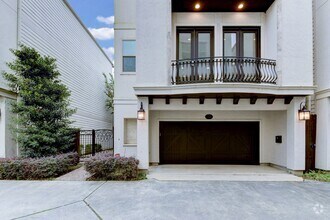 Building Photo - Beautiful 3 bedroom/3.5 bath Mediterranean...