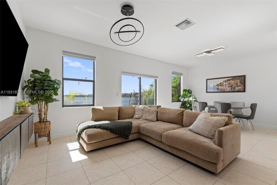 Building Photo - 20544 NE 5th Pl