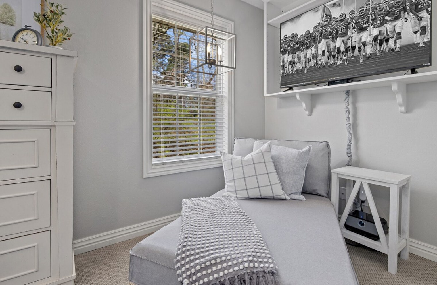 Building Photo - 473 N Oliver Ave