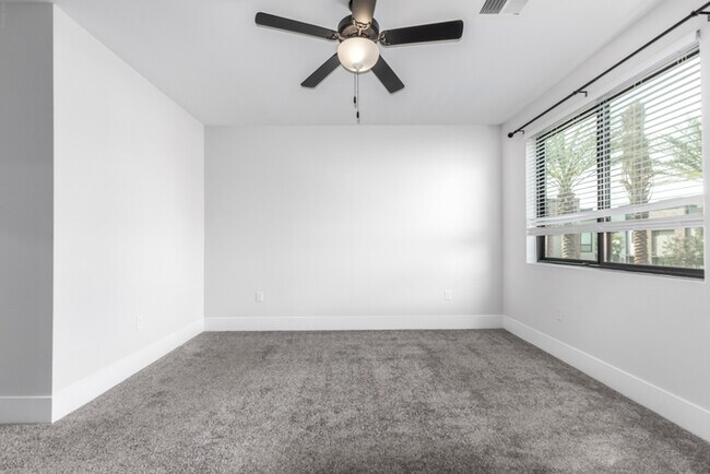 Building Photo - 164 E Lexington Ave