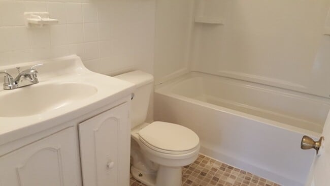 Building Photo - One Level House off Old Forest Road