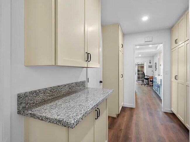 Building Photo - 4517 Collwood Ln