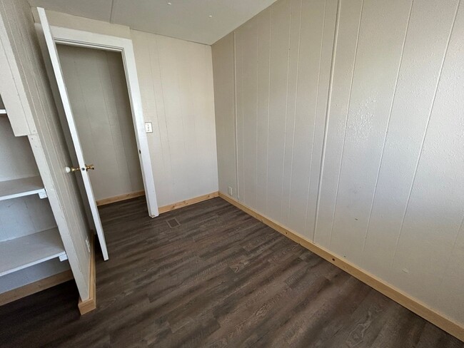 Building Photo - 3 Bed 1.5 Bath Fully Remodeled Mobile Home...