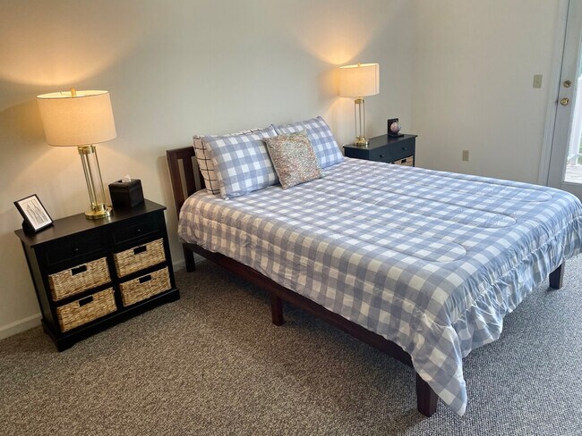 Building Photo - 1335 Summit Ave