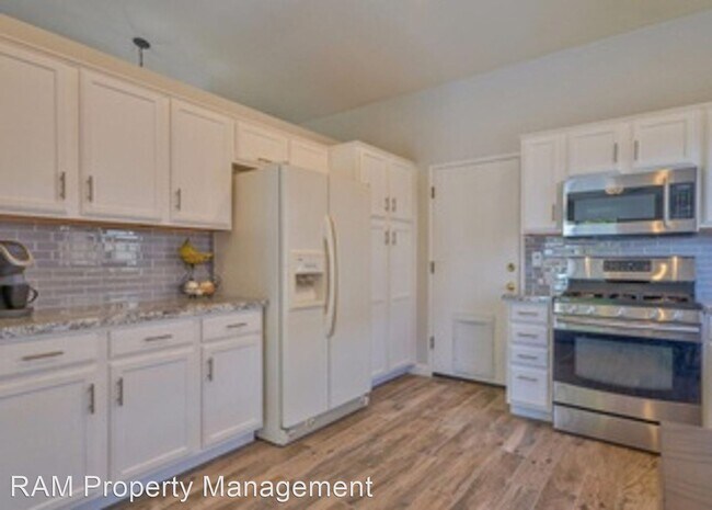 Building Photo - 4 br, 2 bath House - 9270 Loganberry Dr