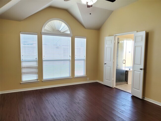 Building Photo - 2502 Suncreek Ln