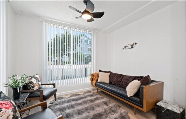 Building Photo - 1600 Crescent Heights St