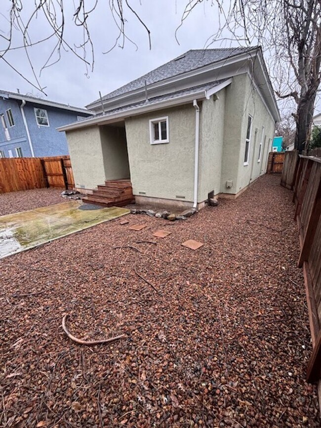 Building Photo - 271 E 8th St