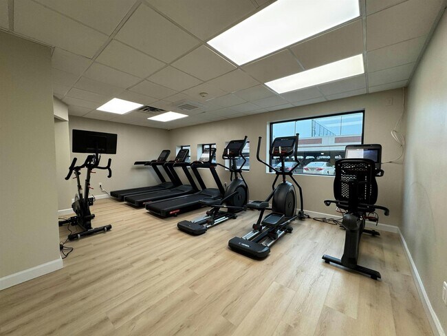 Building Photo - 1203 River Rd