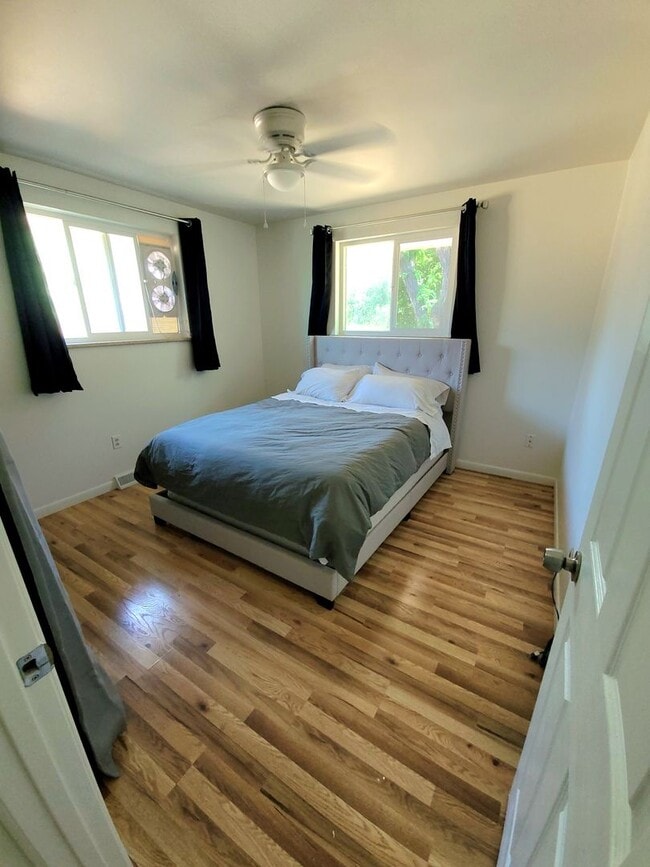 Building Photo - West 20th Apartment in Great Location