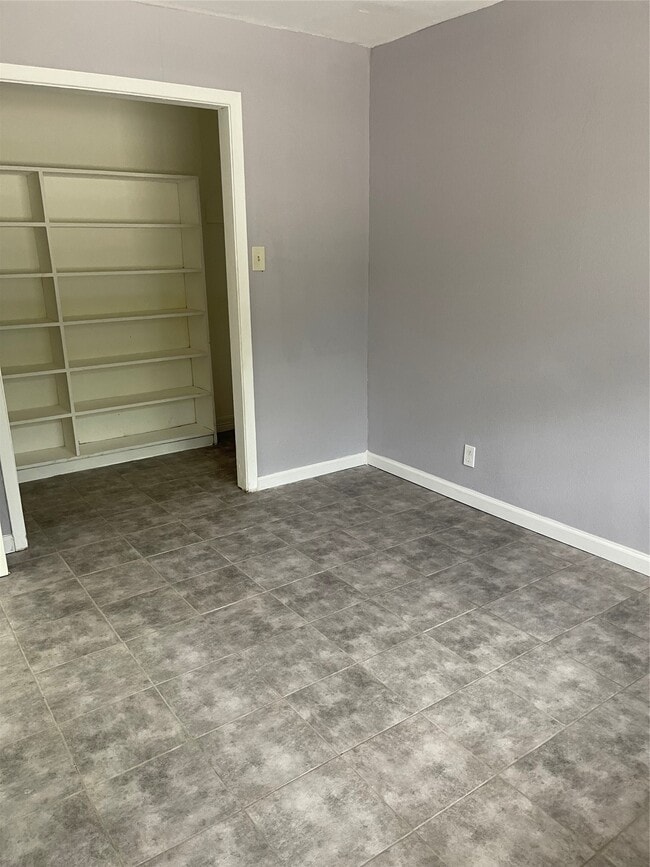 Building Photo - 9211 N Green River Dr