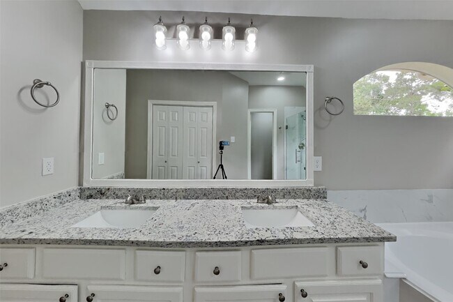 Building Photo - 20802 Meadow Belle Ct
