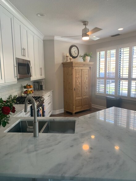 Kitchen - 2765 Via Cipriani St