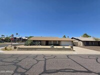 Building Photo - 4402 E Pershing Ave