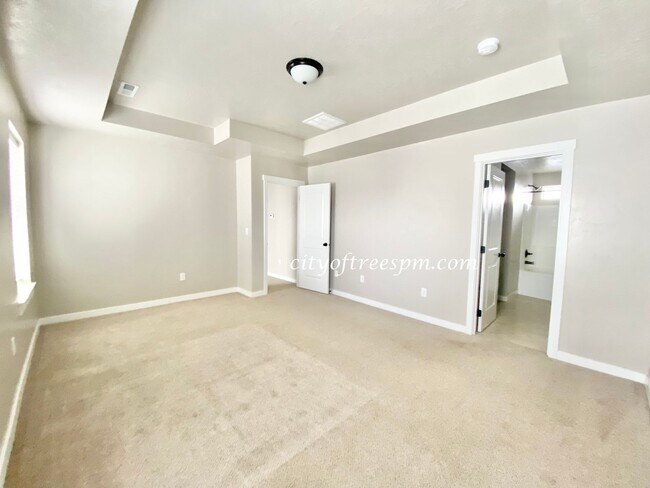 Building Photo - Beautiful Home in Quiet Neighborhood