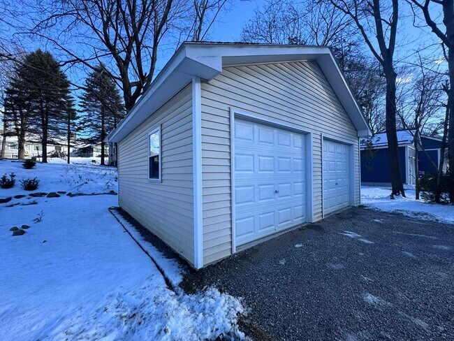 Building Photo - 39 Allen St