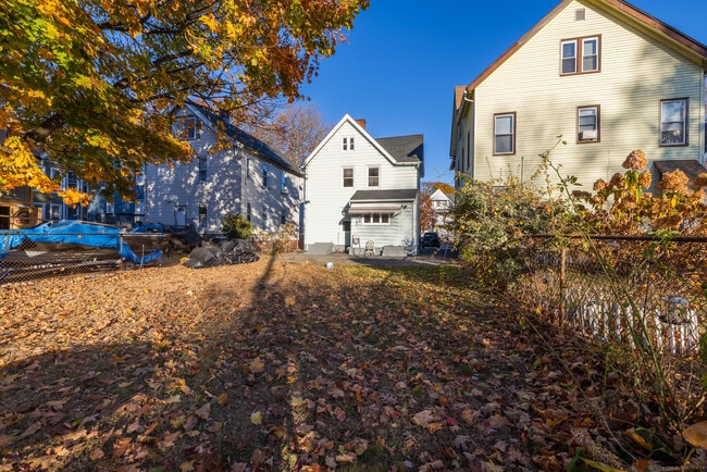 Building Photo - 216 Howard Ave