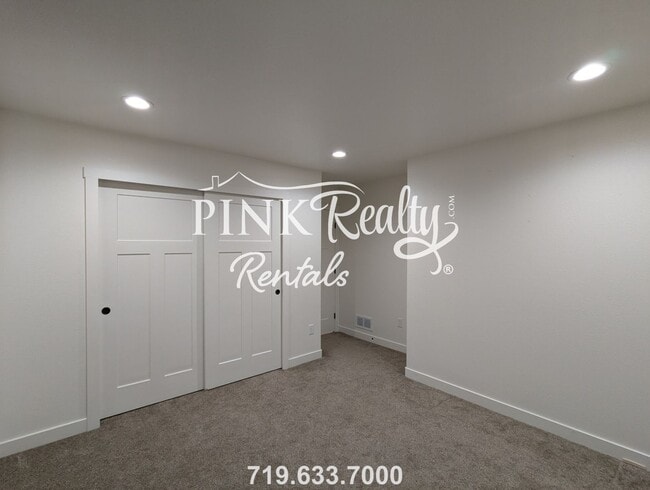 Building Photo - 284 W Kyle Dr