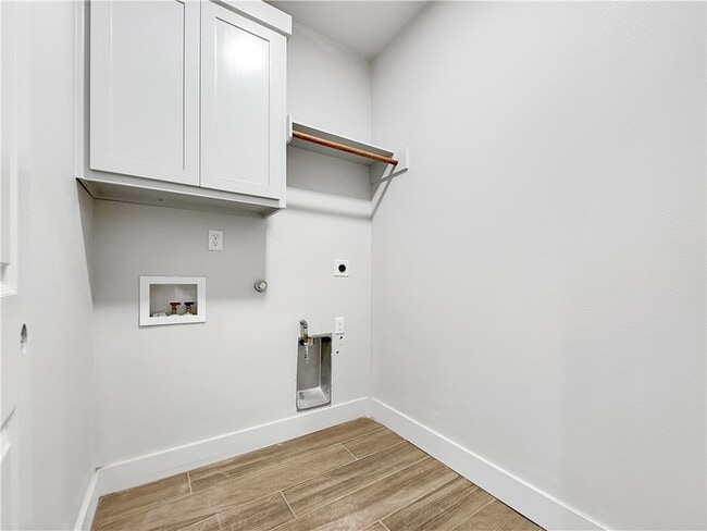 Building Photo - 6222 Sadie St