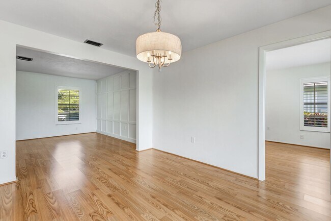 Building Photo - ** LAKEWOOD ** 3 BED / 2 BATH / GARAGE - SINGLE FAMILY HOME - GREAT LOCATION! - PET OK - ANNUAL R...