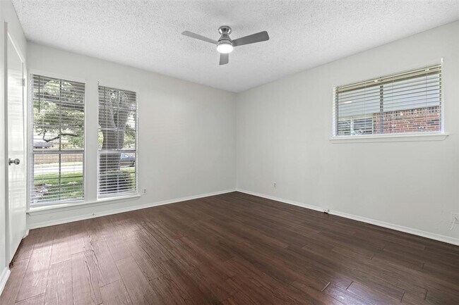 Building Photo - 1010 Red Cliff Dr