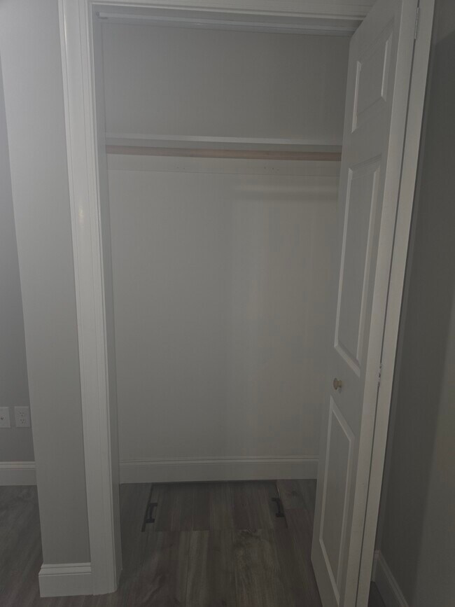 Building Photo - 745 River Rd